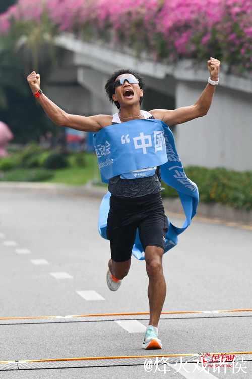 全运会首届跨境马拉松何杰摘金 全运会首届跨境马拉松何杰摘金