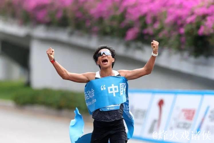 全运会首届跨境马拉松何杰摘金 全运会首届跨境马拉松何杰摘金